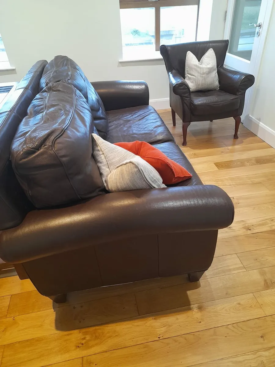 Couch and chairs - Image 3