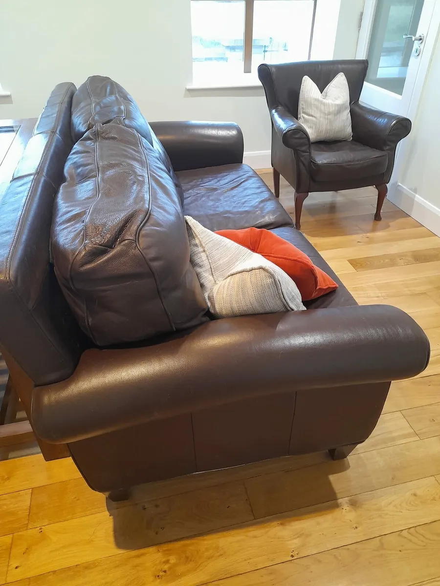 Couch and chairs - Image 4