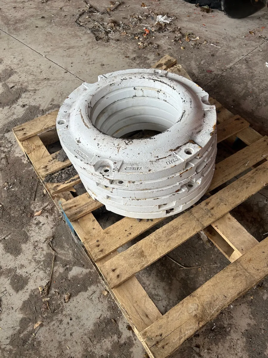 x6 New Holland 50KG 38’ Wheel Weights - Image 4