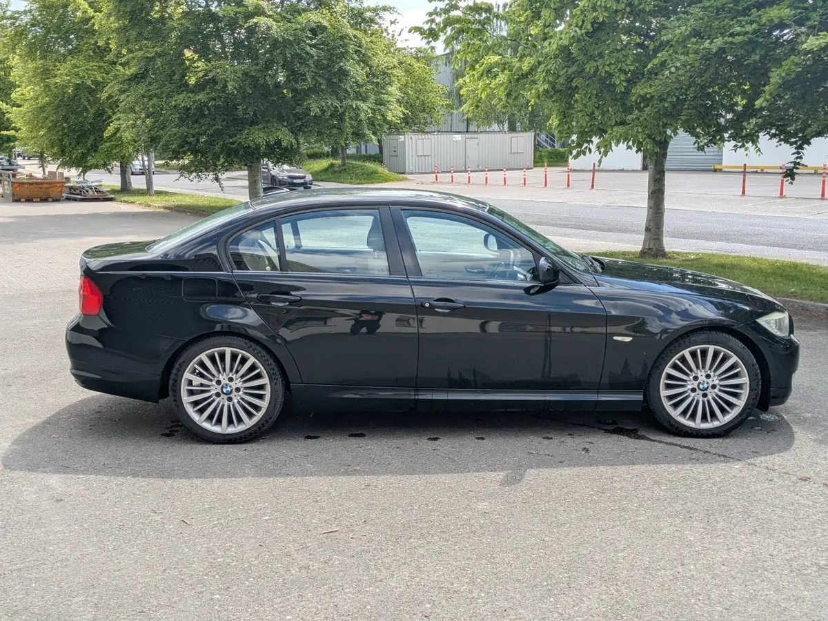 BMW 3-Series 2010 - Image 1