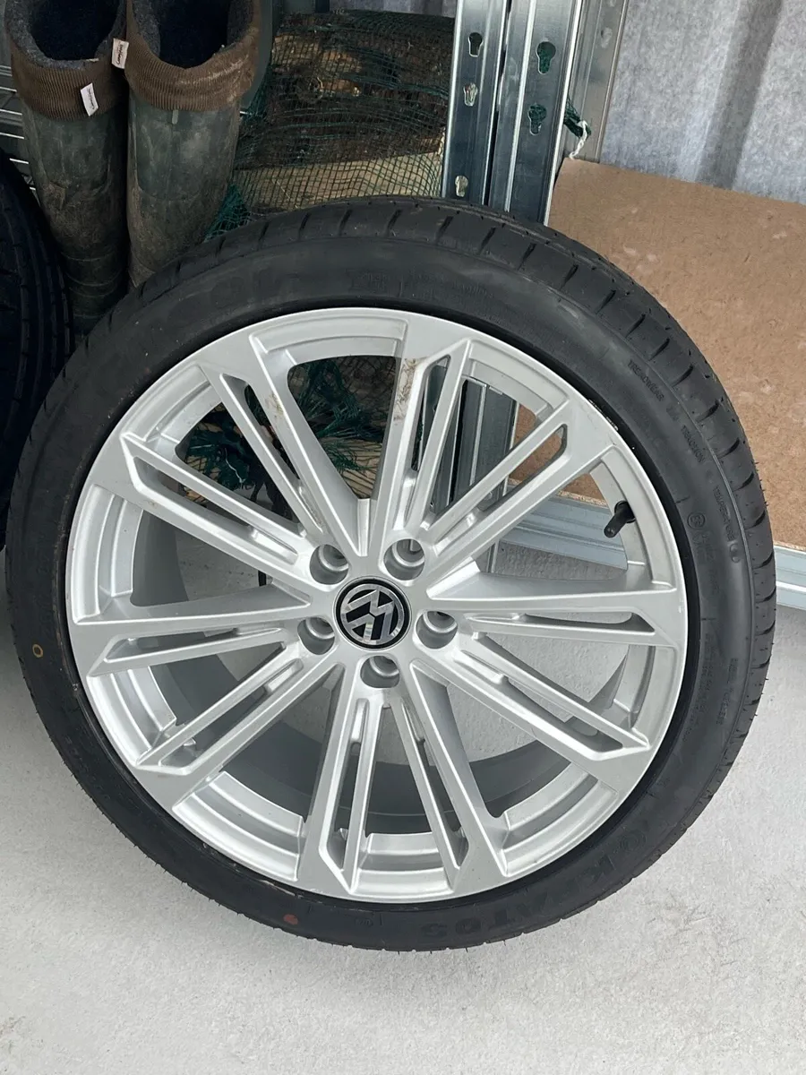 18 inch VW alloy wheels - Image 1