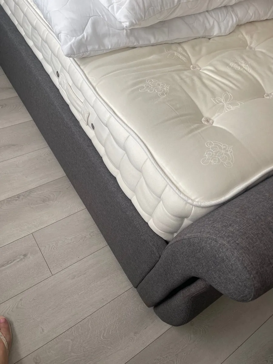 Bed - Image 2