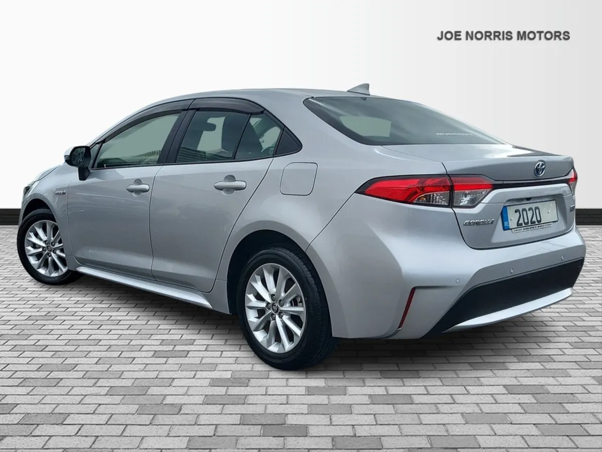 Toyota Corolla 1.8 Hybrid Saloon - Image 4