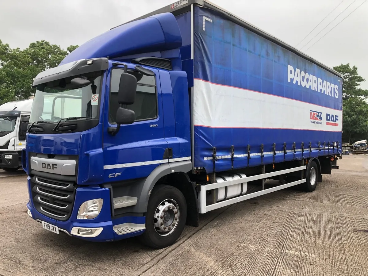 2019 Daf cf 260 curtianside cantilever tailift - Image 1