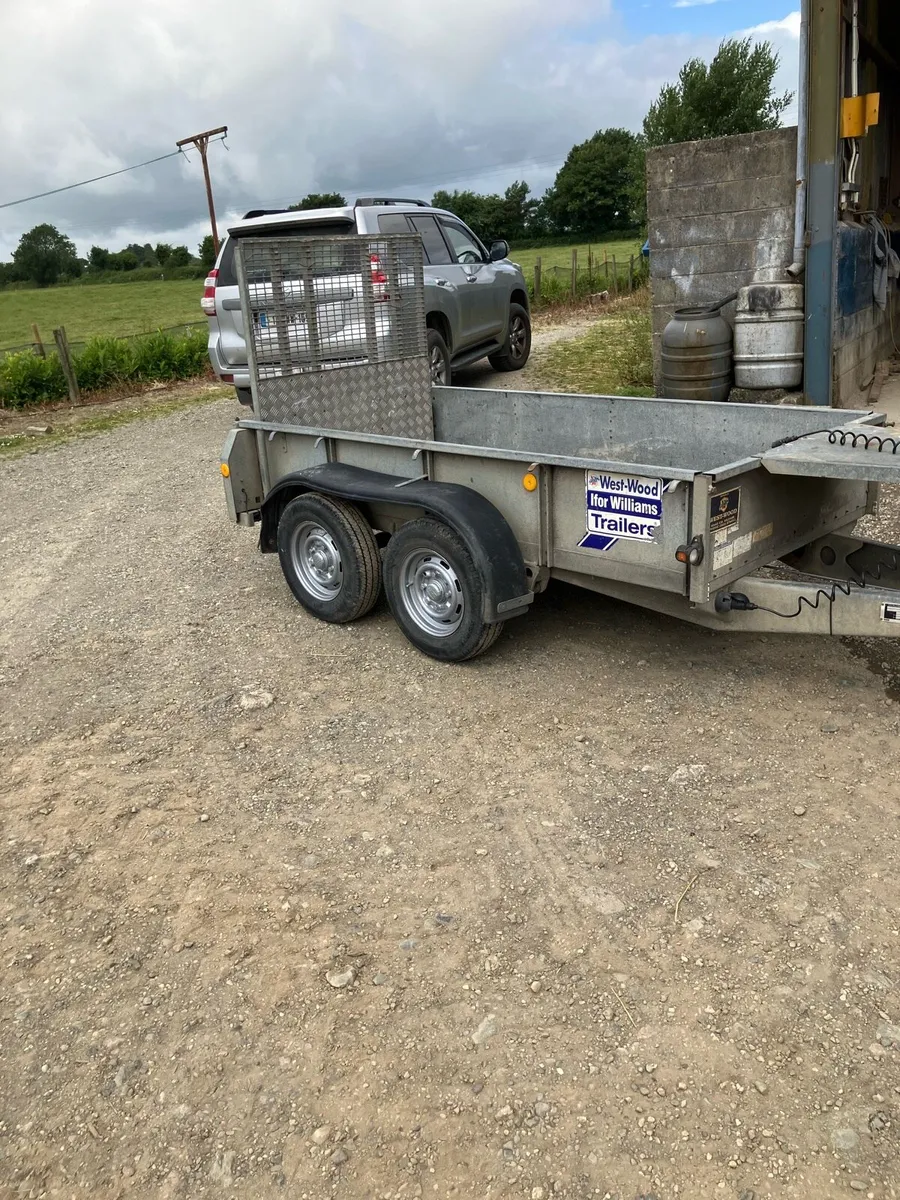 Trailer - Image 1