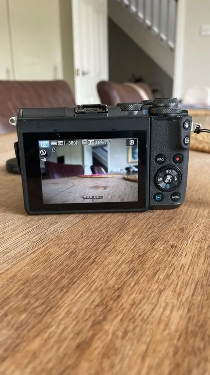 Canon eos M6 mirrorless camera - Image 2