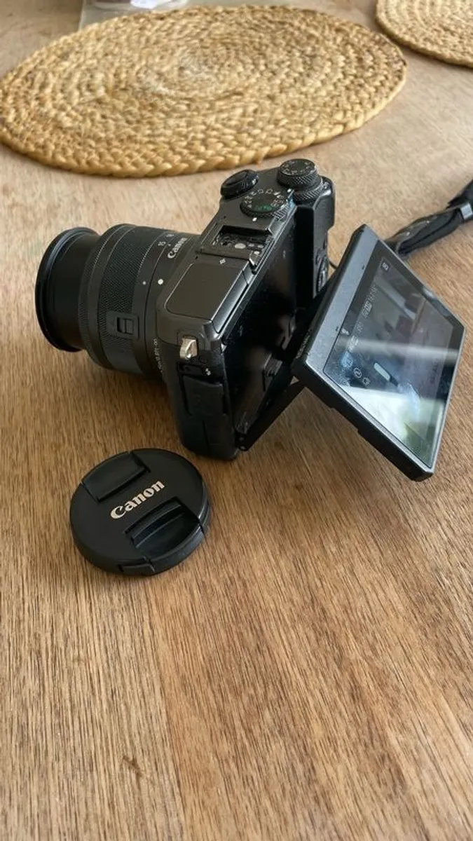 Canon eos M6 mirrorless camera - Image 3
