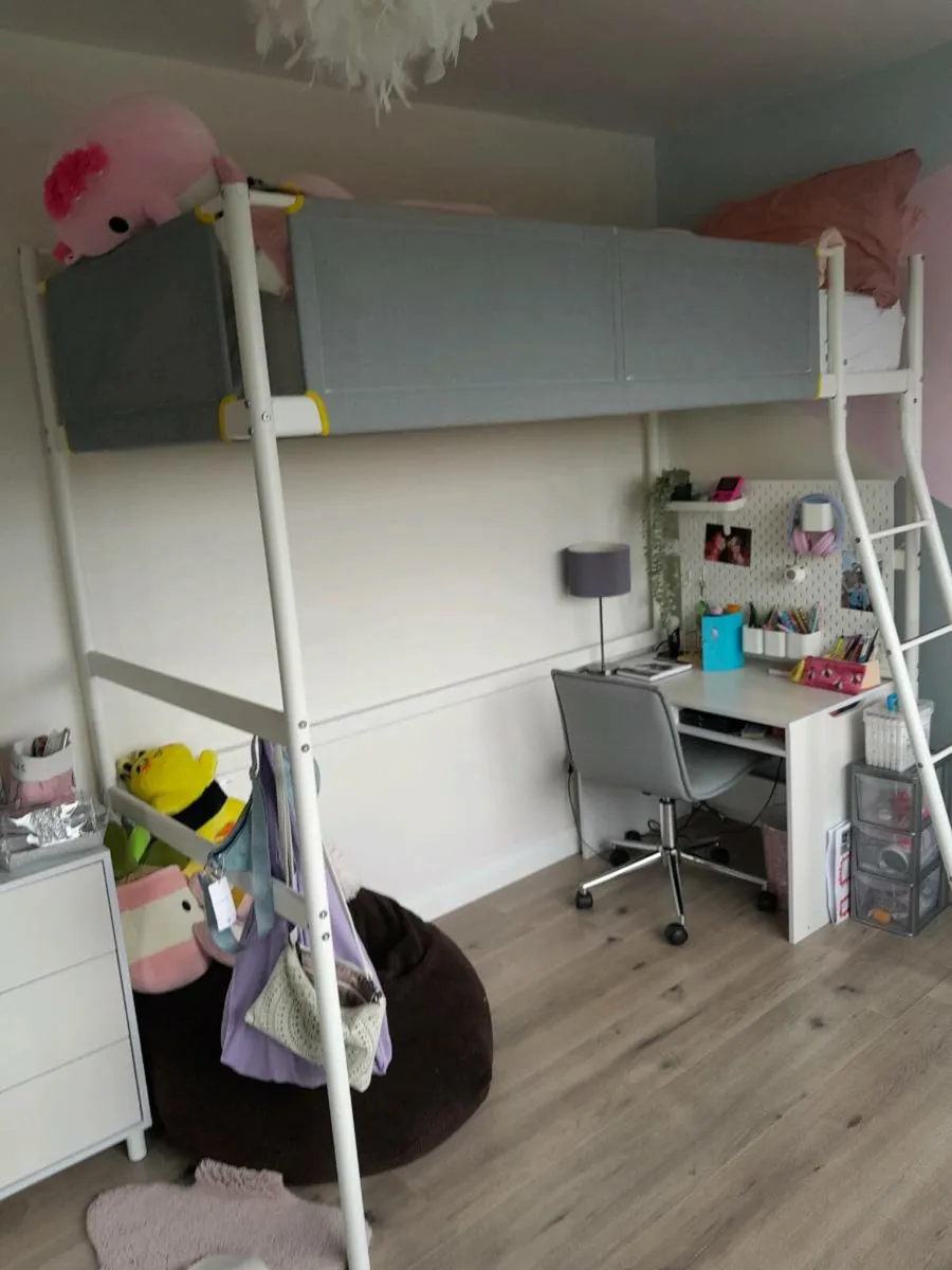 Kids loft bed - Image 1