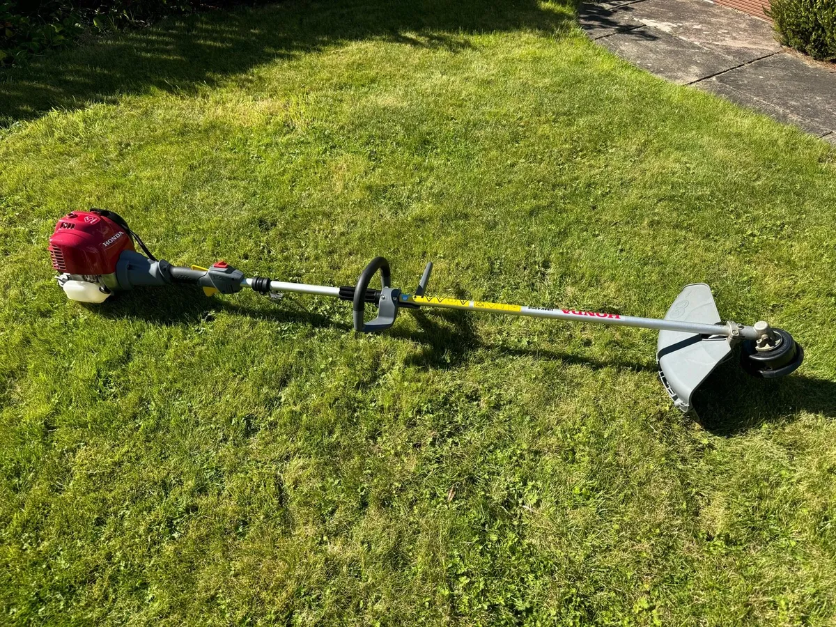 Honda UMK 425E Brushcutter - Image 1