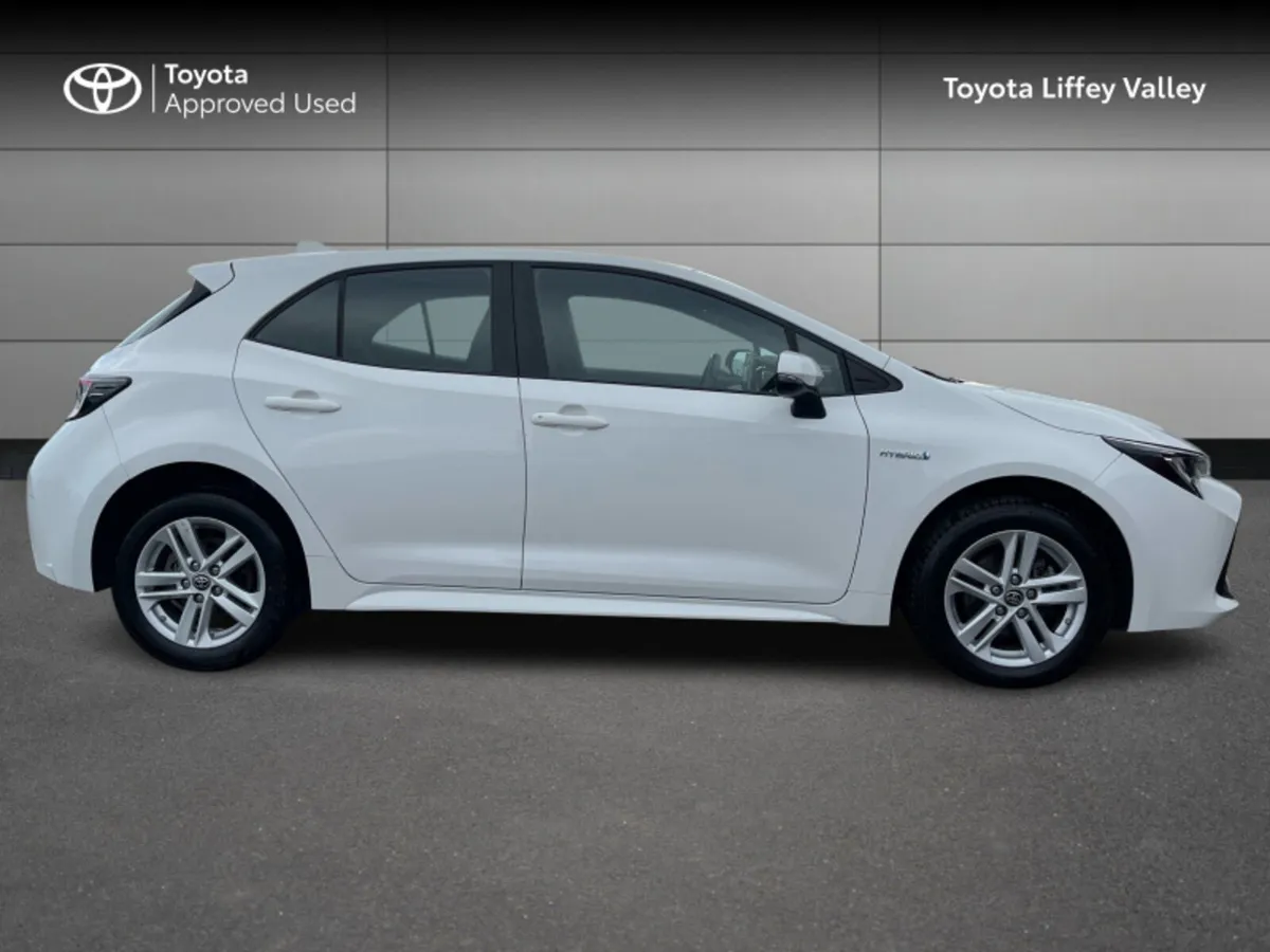 Toyota Corolla HYBRID LUNA H/B 4DR AUTO - Image 3
