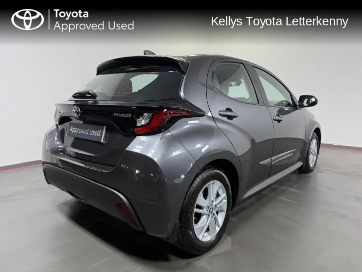 Toyota Yaris Yaris 1.5 Hybrid Luna - Image 2