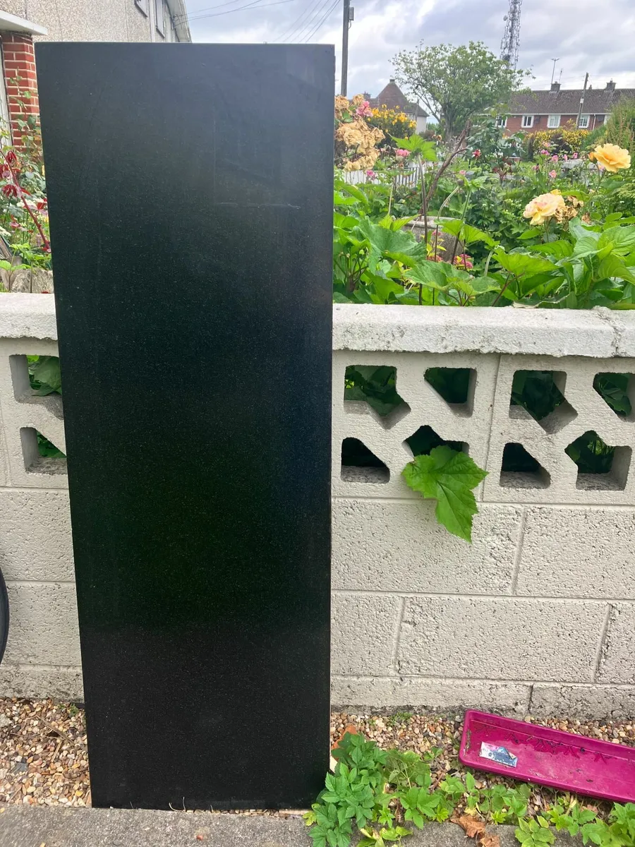 Black granite slab - Image 1