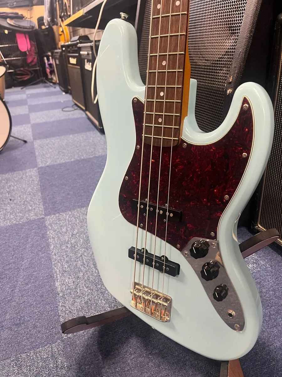 Squire Classic Vibe J-Bass - Image 1
