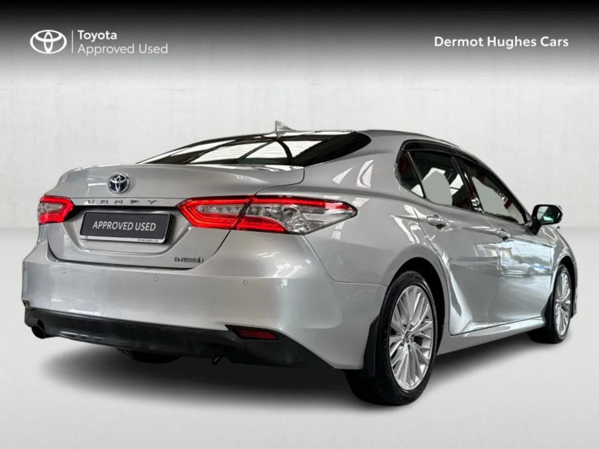 Toyota Camry CAMRY HYBRID PLATINUM - Image 2