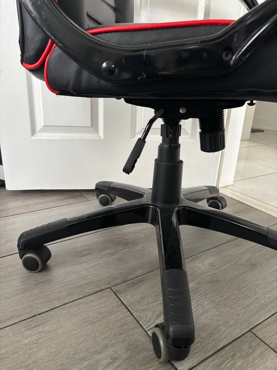 Gaming Chair - Image 3
