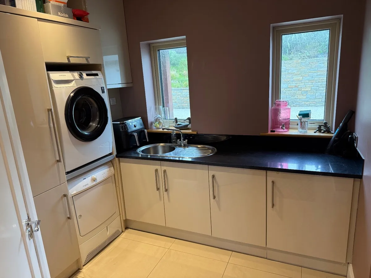 Full kitchen, utility room units & island lights - Image 4