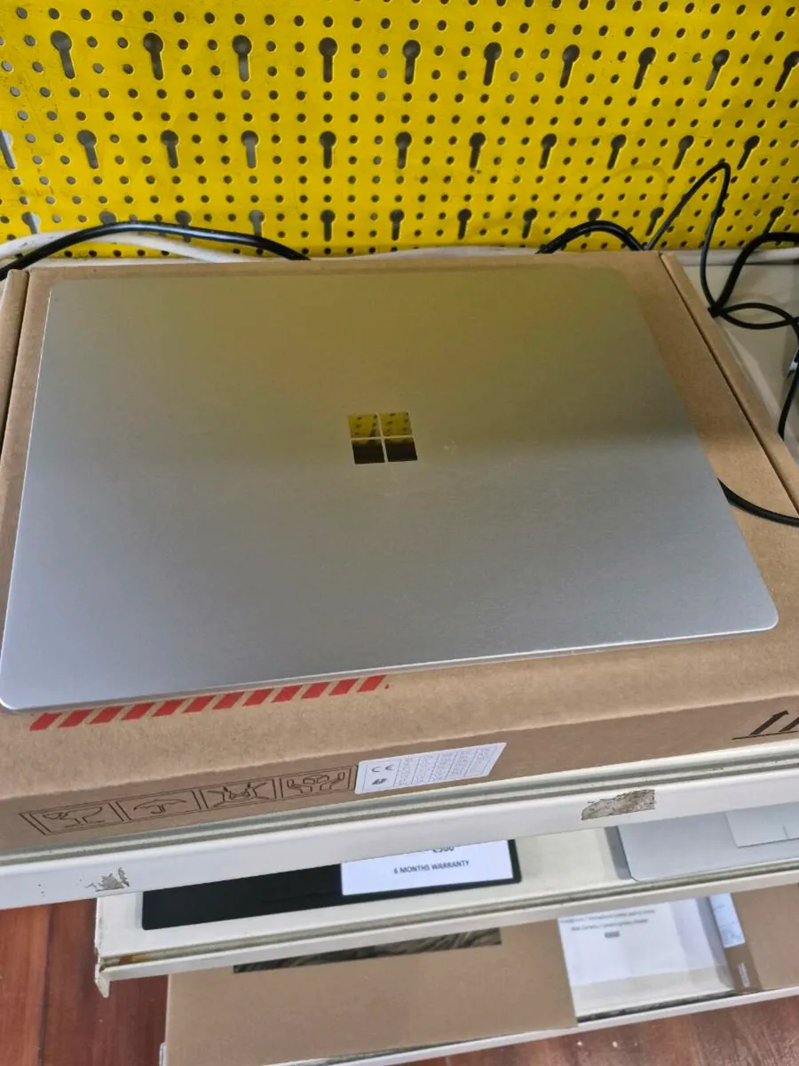 Microsoft Surface Go Laptop - Image 3