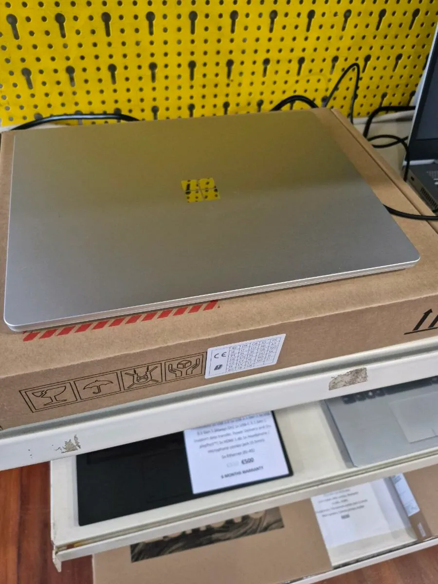 Microsoft Surface Go Laptop - Image 4