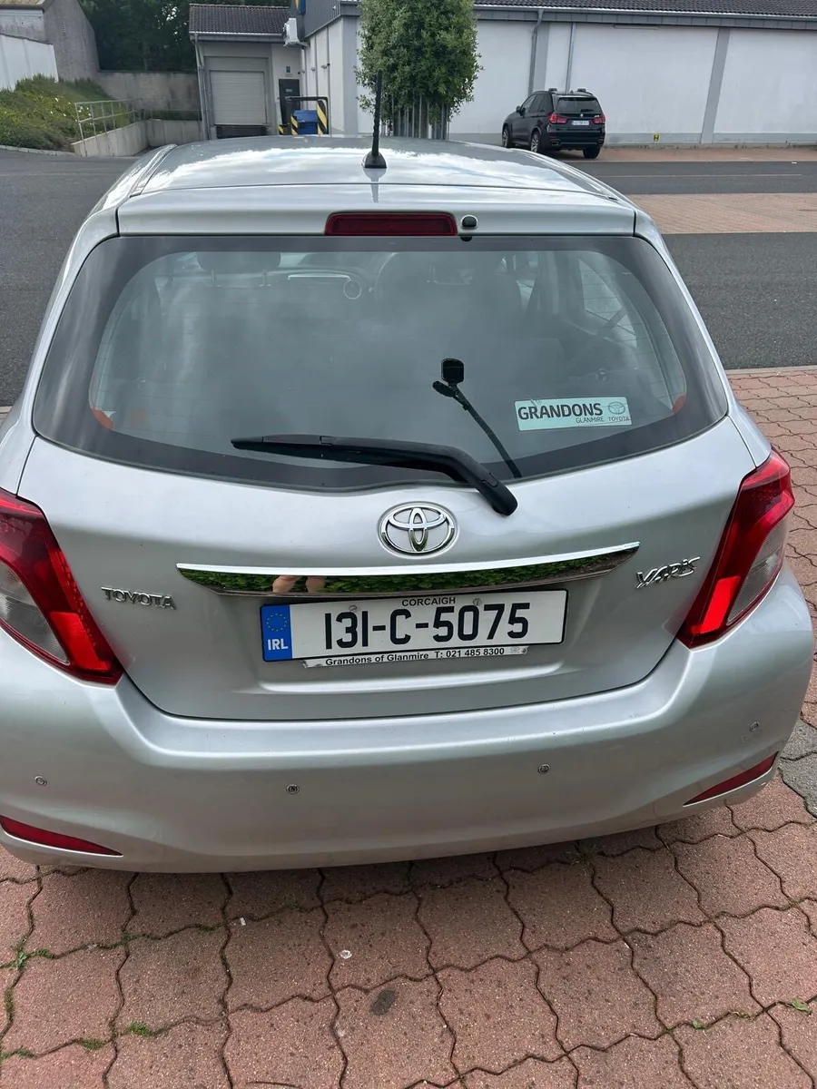 Toyota Yaris 2013 - Image 2