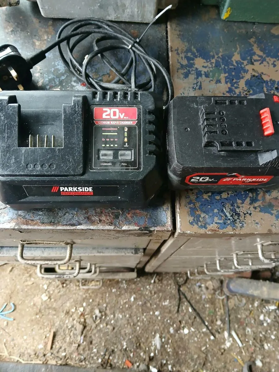 2ov battery and charger working perfect - Image 1