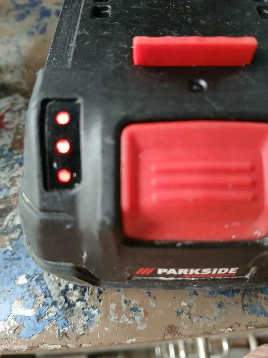 2ov battery and charger working perfect - Image 2