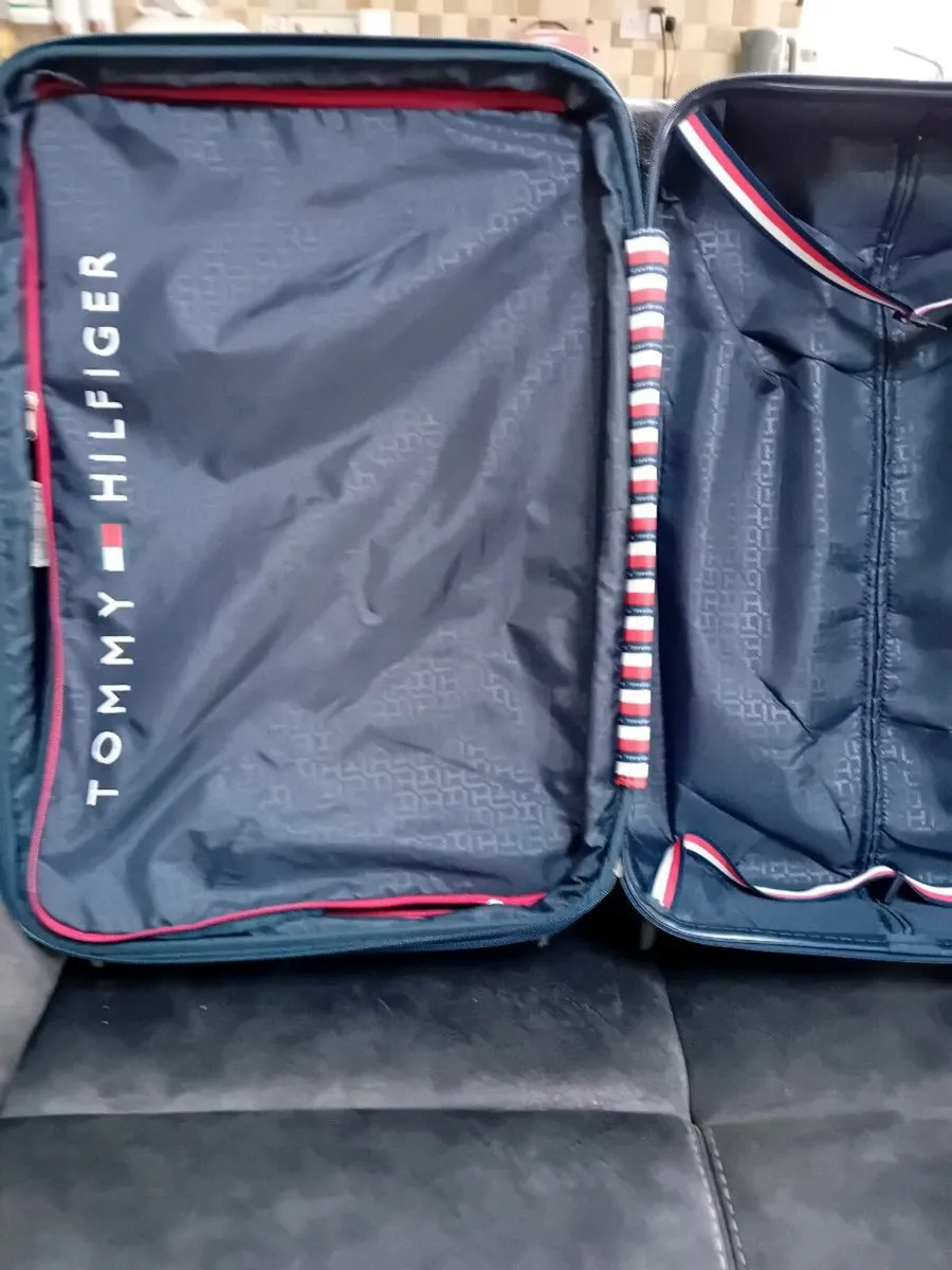 TOMMY HILFIGER LARGE SUITCASE - Image 2