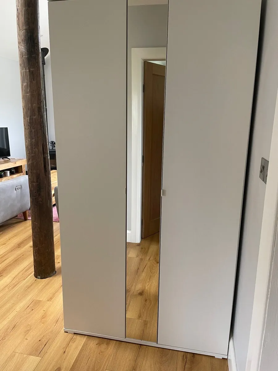 Matching Wardrobes - Image 3
