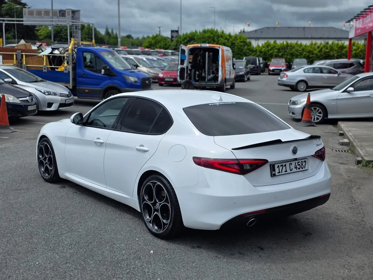 Alfa Romeo Giulia Super Sport 2.2 Diesel Auto 150h - Image 3