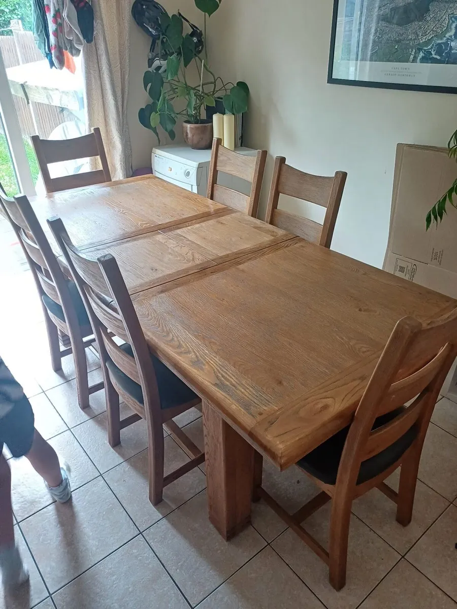 Solid Oak dining table - Image 3