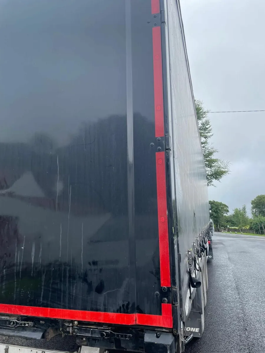 Trailer - Image 1