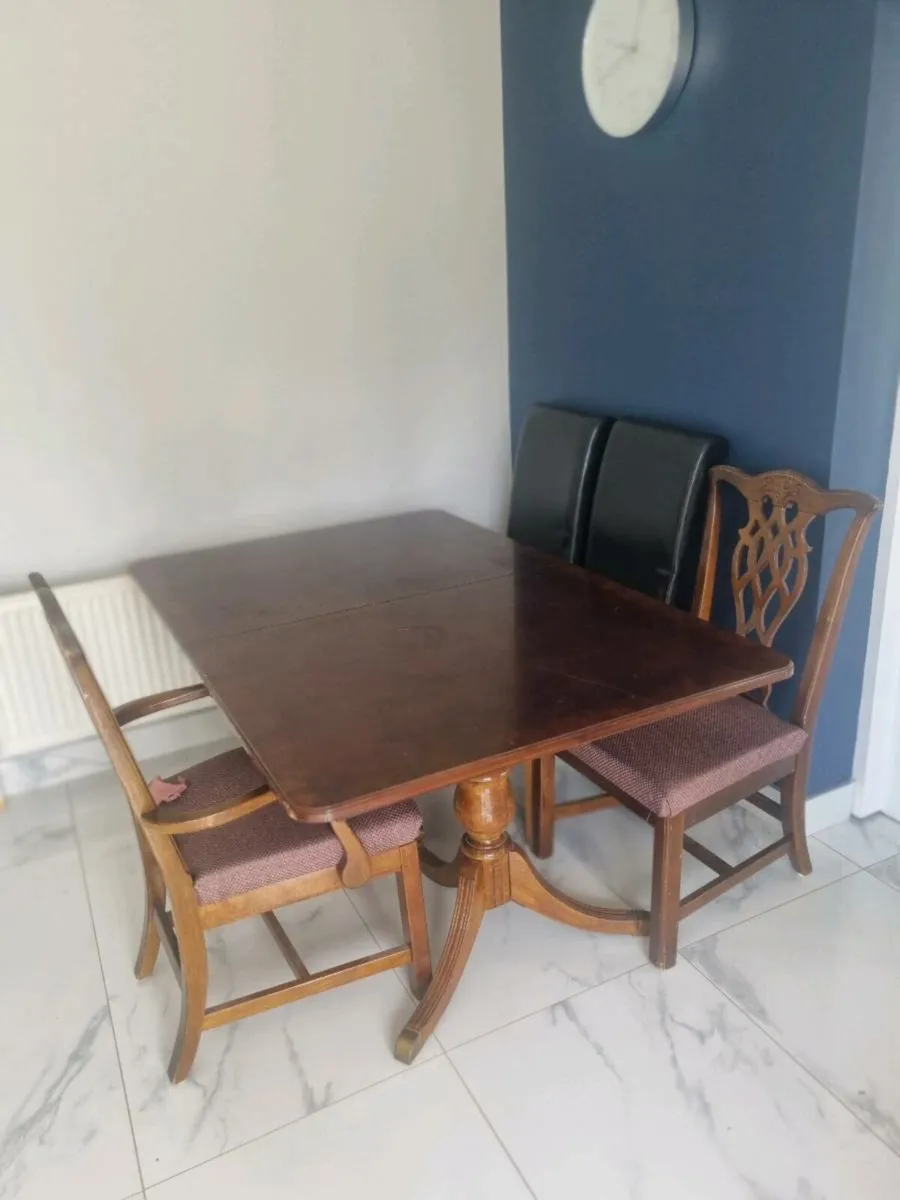 Kitchen table - Image 1