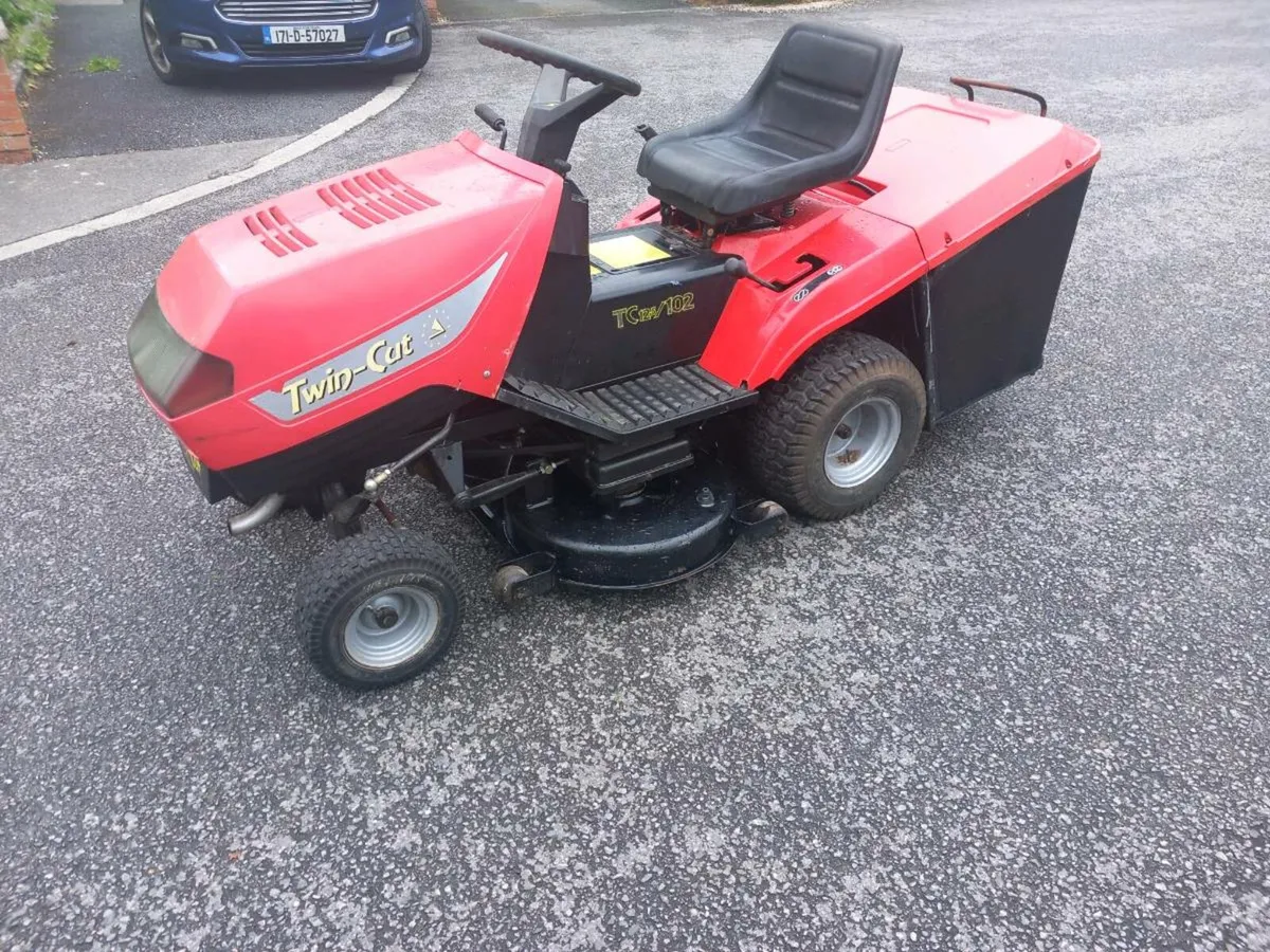 Ride on lawnmower - Image 2