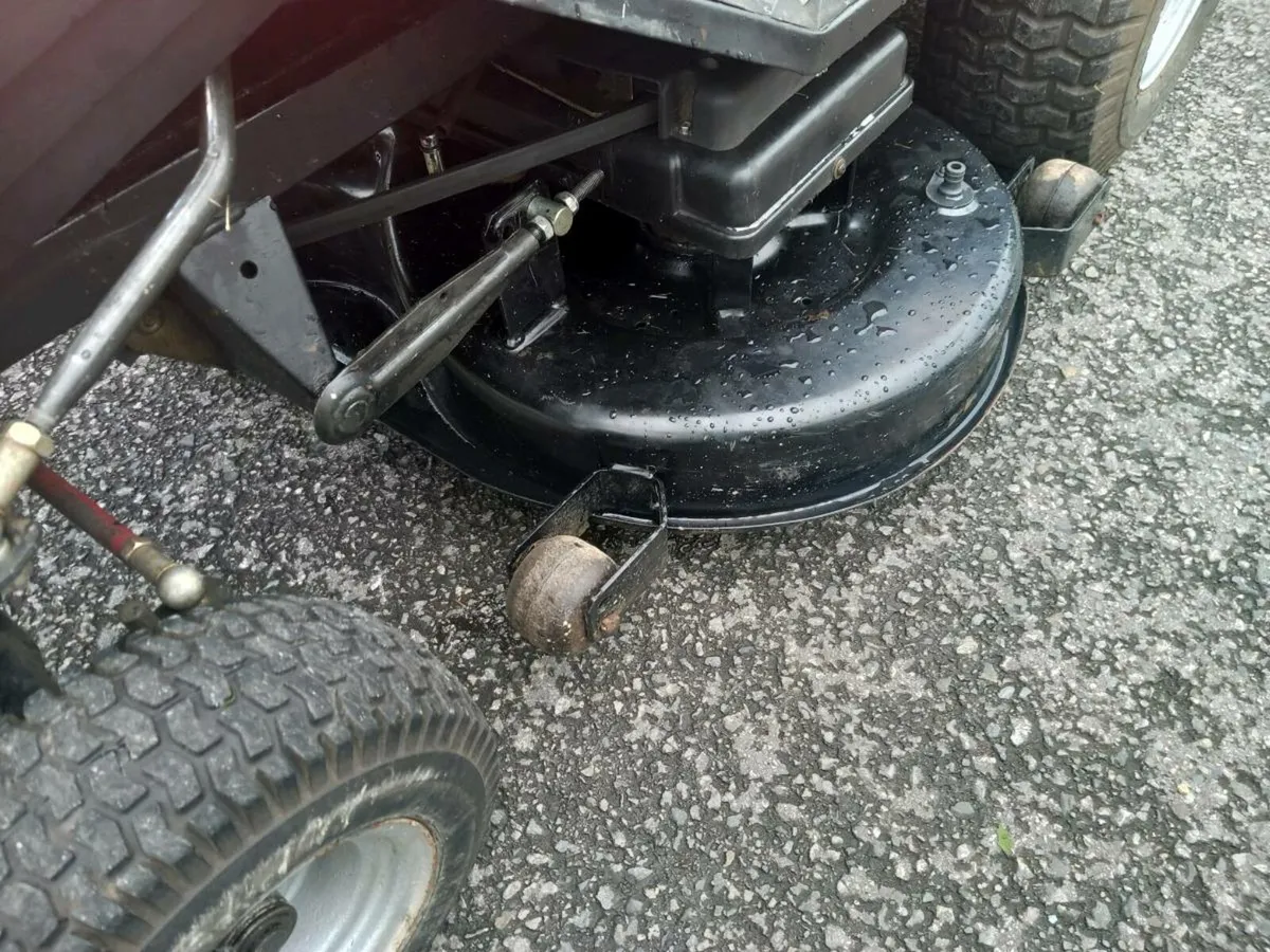 Ride on lawnmower - Image 3