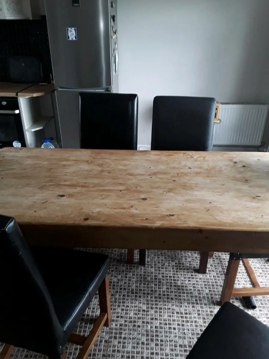 Pine table 6ft and 6 leather chairs - Image 1