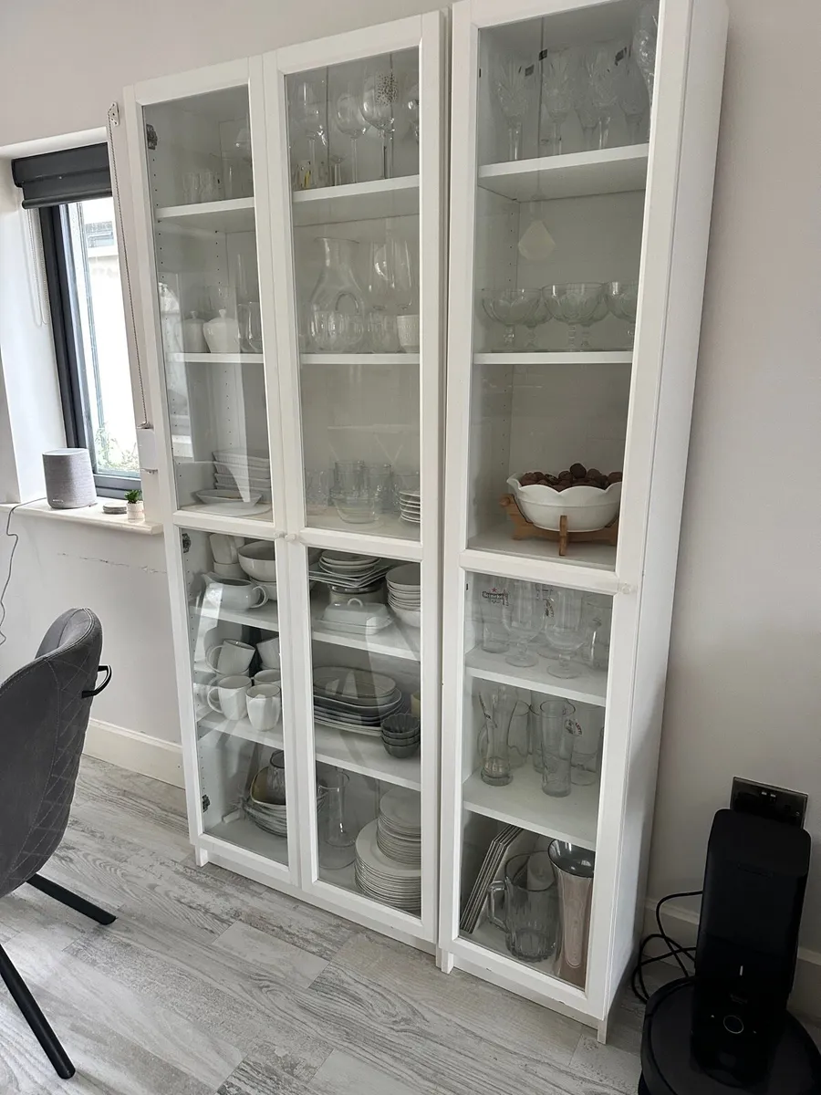 Kitchen cabinet