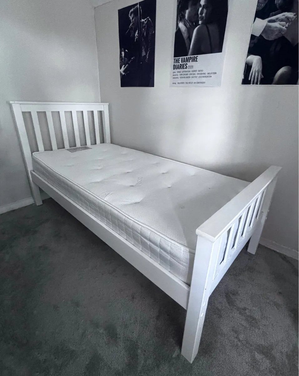 Bed - Image 1