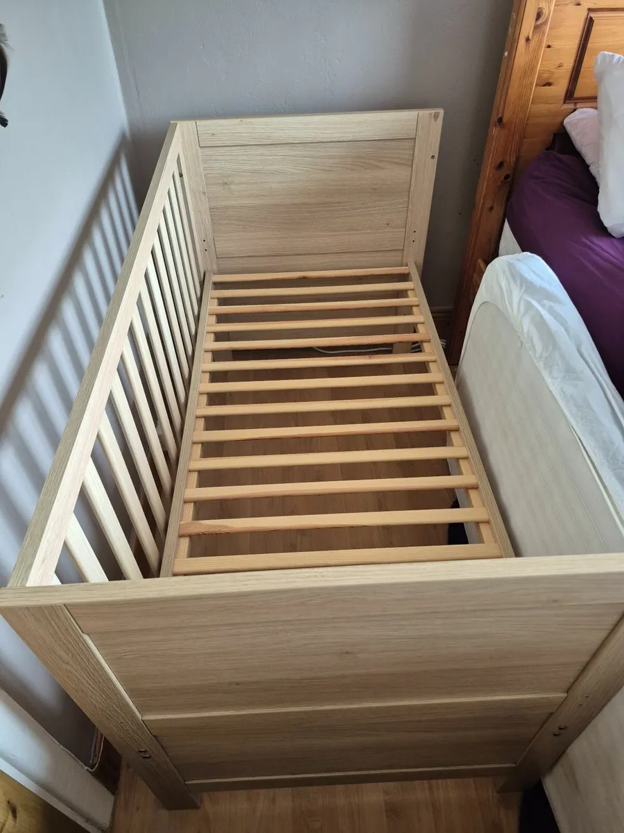 Cot bed