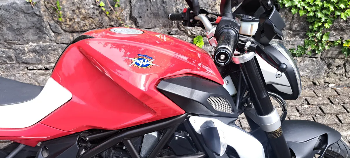 MV AGUSTA Brutale 675 - Image 4