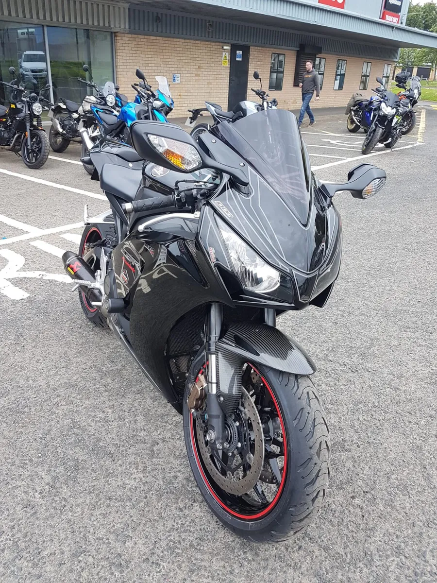 Honda CBR1000R Fireblade - Image 2
