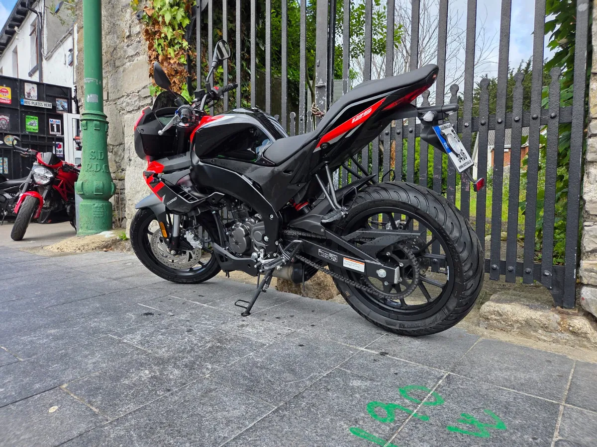 2023 APRILIA TUONO 125 MOTO4U - Image 4