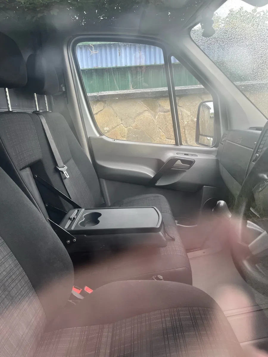 Mercedes van - Image 2