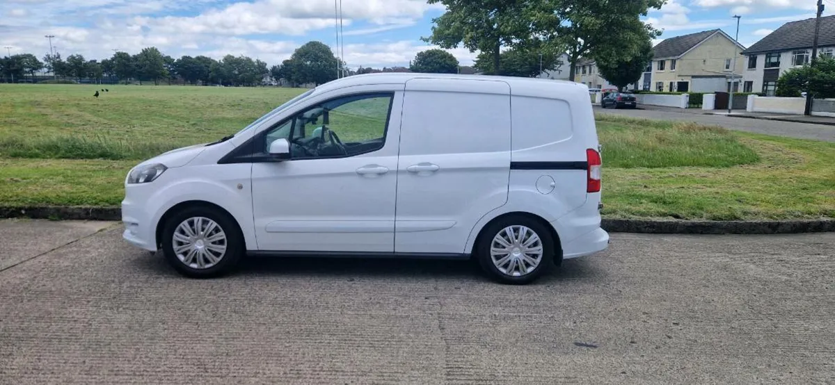 Ford Transit Courier - Image 2