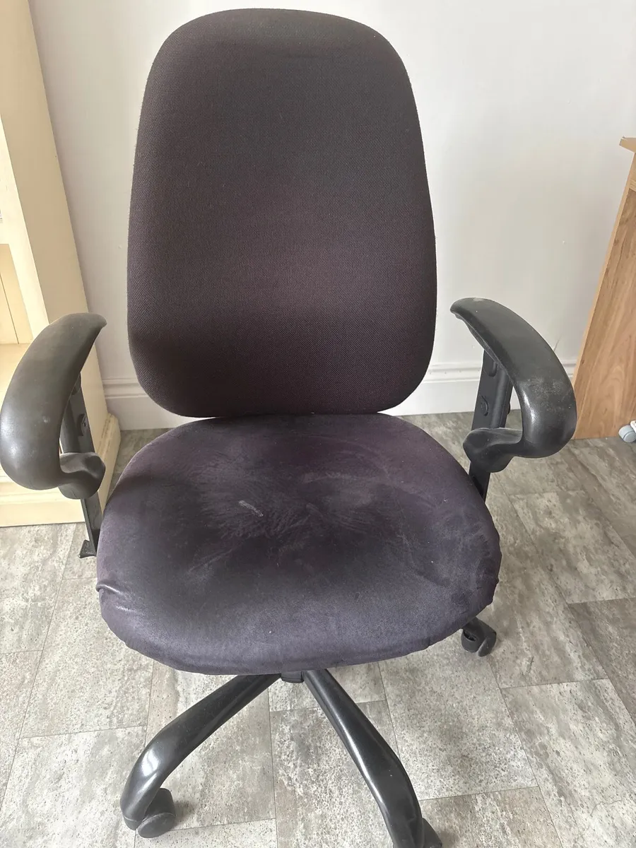 Computer chair - Image 1