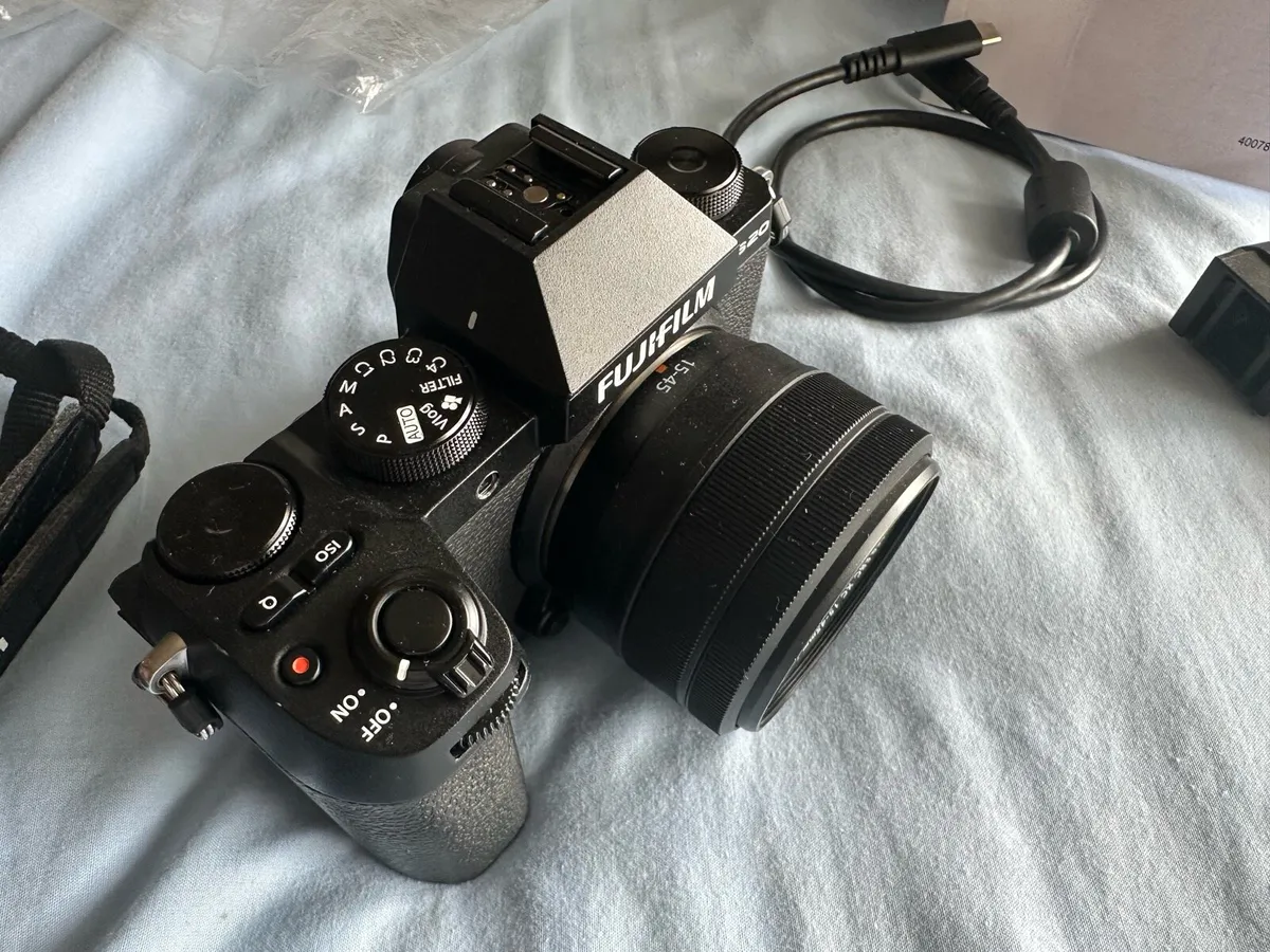 Fujifilm X-S20 with kit lens - Image 2