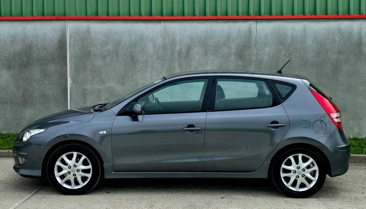 Hyundai i30 2011 - Image 2