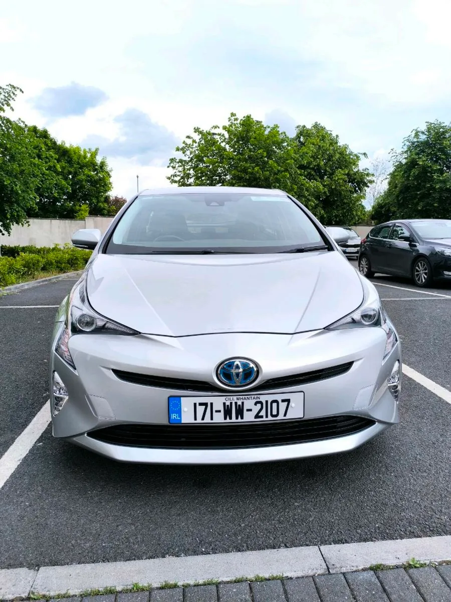 2017 Toyota Prius - Image 2