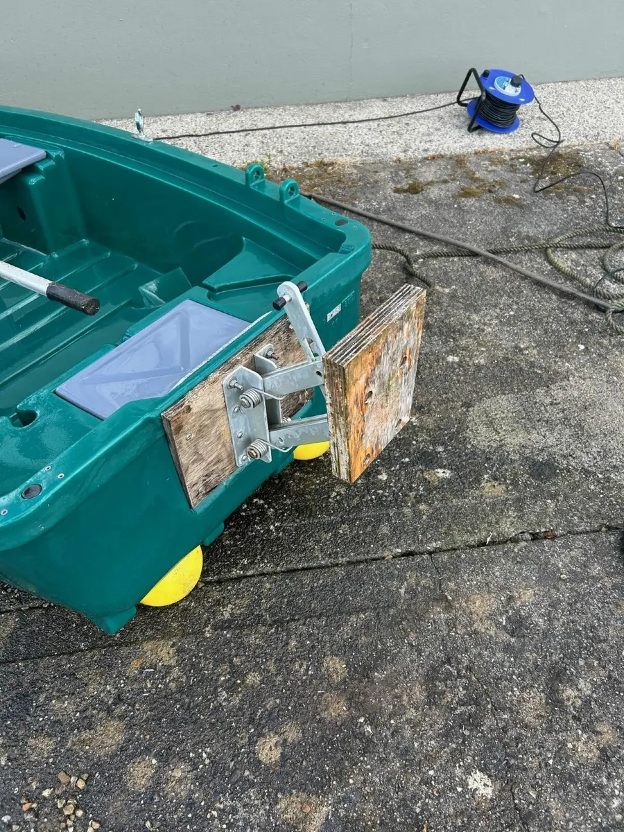 FunYak 2.8 fishing boat, motor, Li battery - Image 2