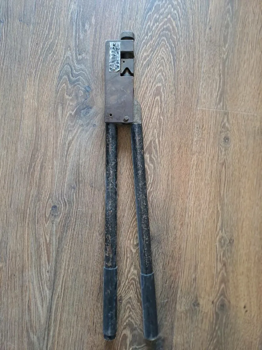 Lug crimper - Image 1