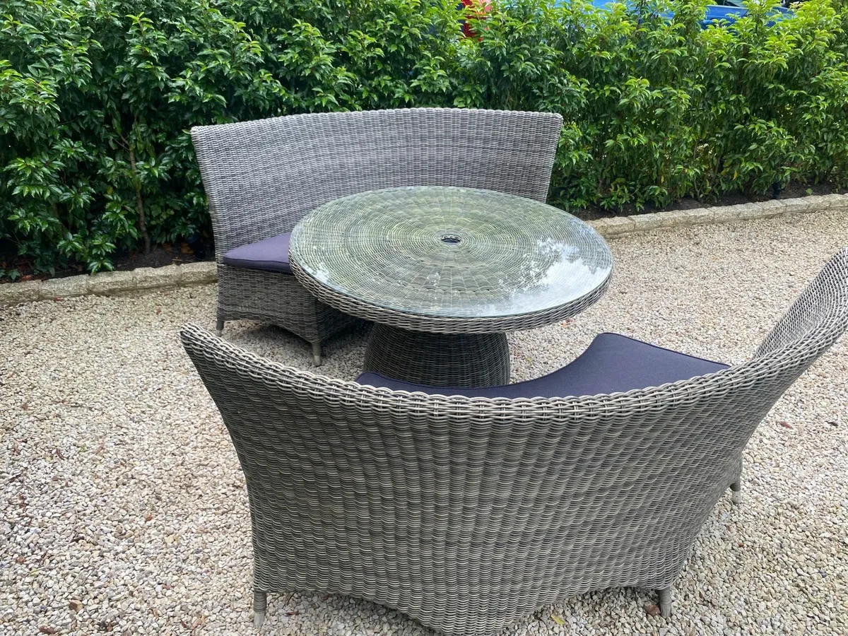 RATTAN GARDEN TABLES AND SEATING - Image 1
