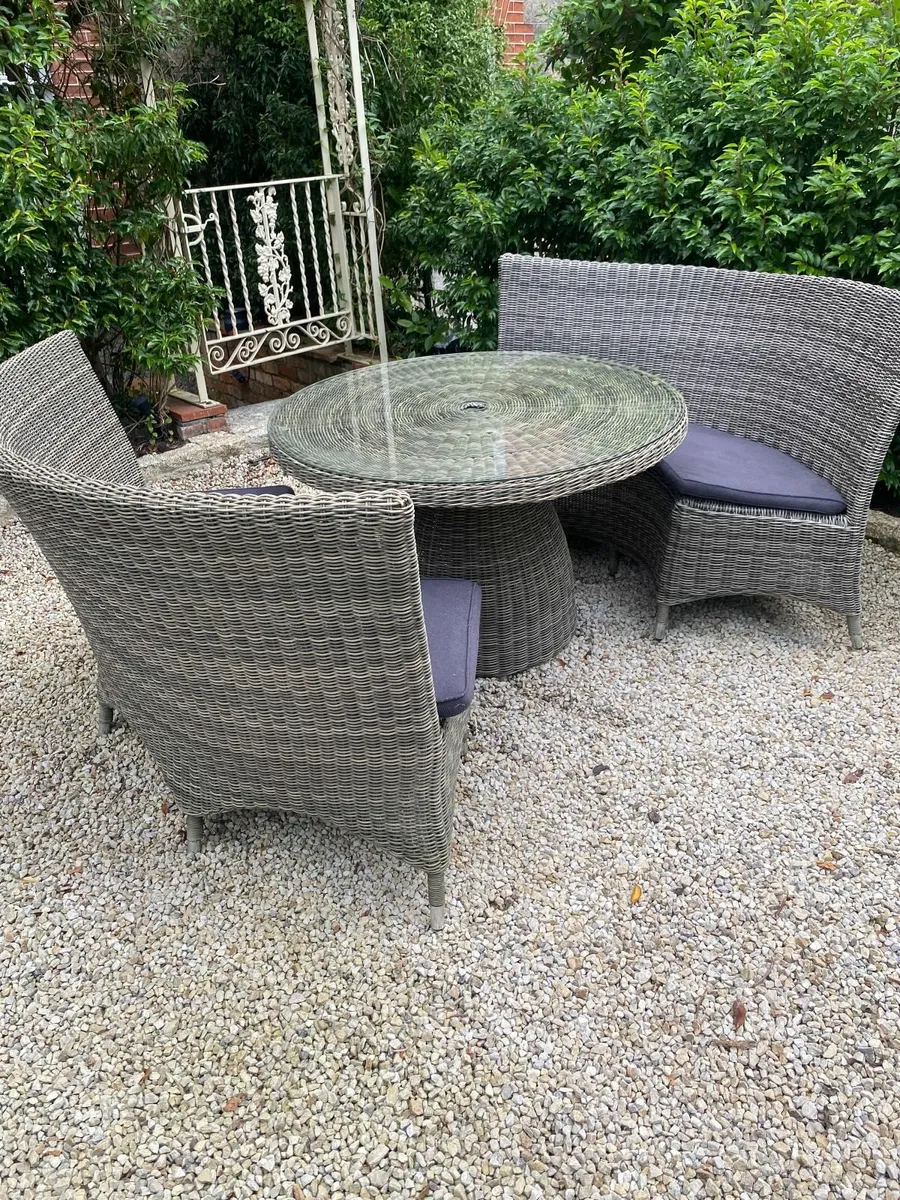 RATTAN GARDEN TABLES AND SEATING - Image 3